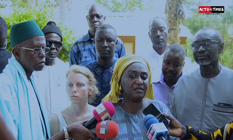 Lire la suite à propos de l’article [Thiès ] Forum Ecole Entreprise initiée par le patronat sénégalais Mme Oumy Thiam Sangaré de la Chambre de Commerce présidente du comité local