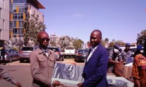 Lire la suite à propos de l’article Économie : cérémonie de distribution des équipements aux BOUTIK 221 des chambres de commerce du Sénégal